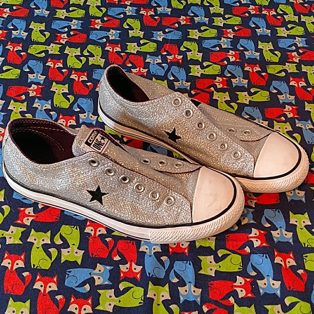 Converse One Star size 8.5 sparkly silver sneakers